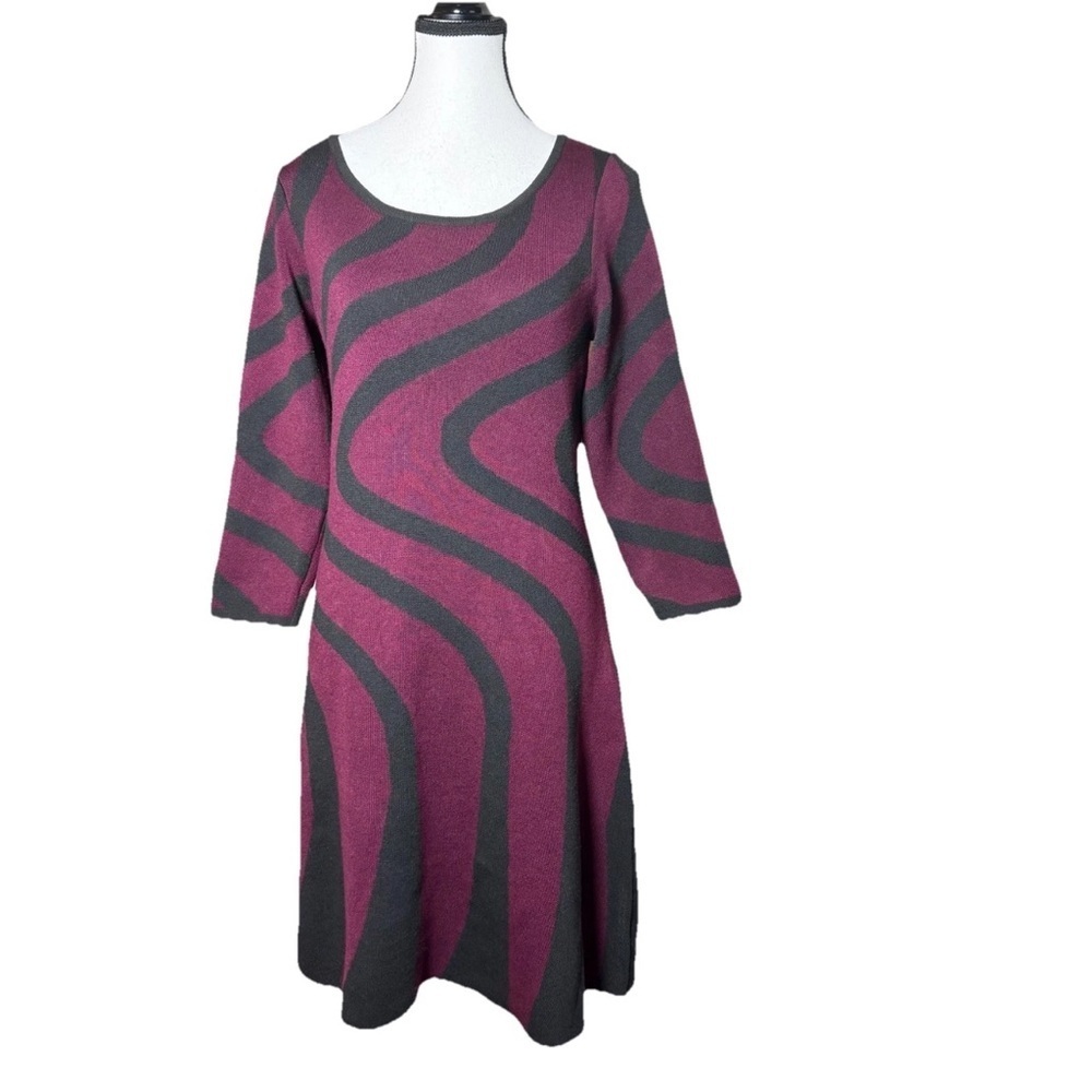 Nina Leonard Sweater Dress M Burgundy Black Swing Fit Flare Stripe 3/4 Sleeve - Picture 2 of 7